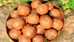 reddyfruitstore Gond Laddus. Ladoos of Dink or Gondh Atta Ghee which are healthy snacks.